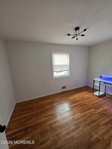 14 Nathan Avenue, Manchester, NJ 08759