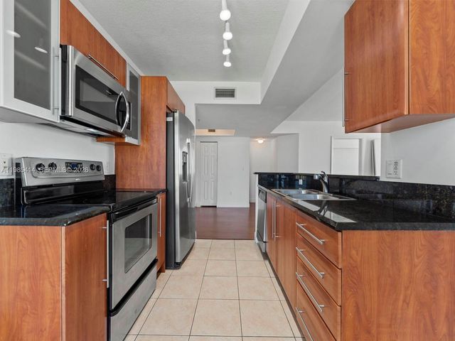 3232 SW 22nd Ter 1609, Miami, FL 33145