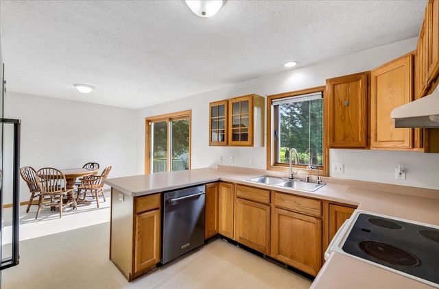 200 Dentaria Drive, Cottage Grove, WI 53527