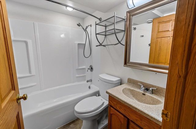 200 Dentaria Drive, Cottage Grove, WI 53527