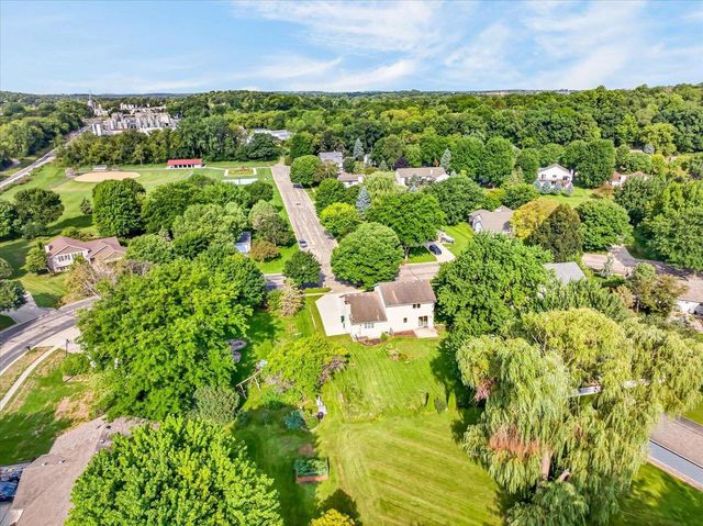 200 Dentaria Drive, Cottage Grove, WI 53527