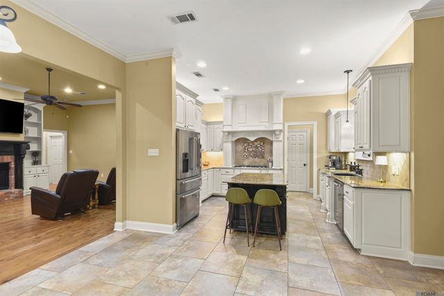 10733 Carol Lynn Rd, Denham Springs, LA 70726
