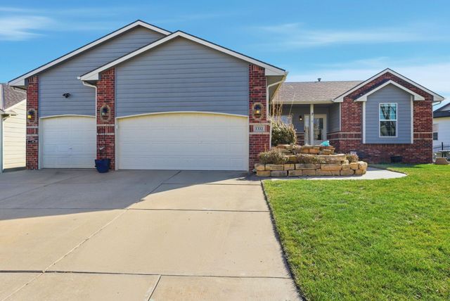 1332 N Lake Edge Cir, Goddard, KS 67052