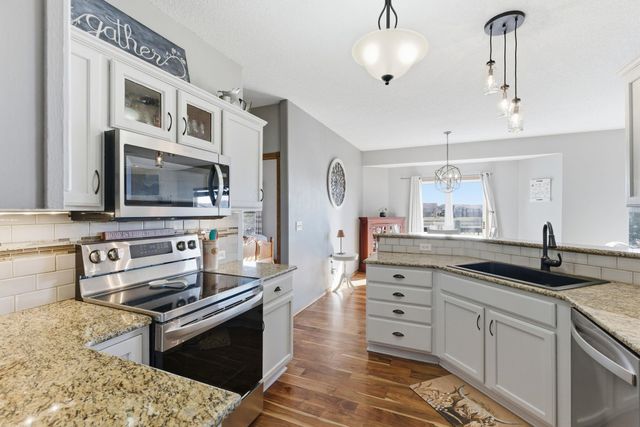 1332 N Lake Edge Cir, Goddard, KS 67052