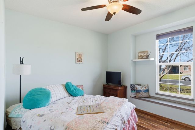 1332 N Lake Edge Cir, Goddard, KS 67052