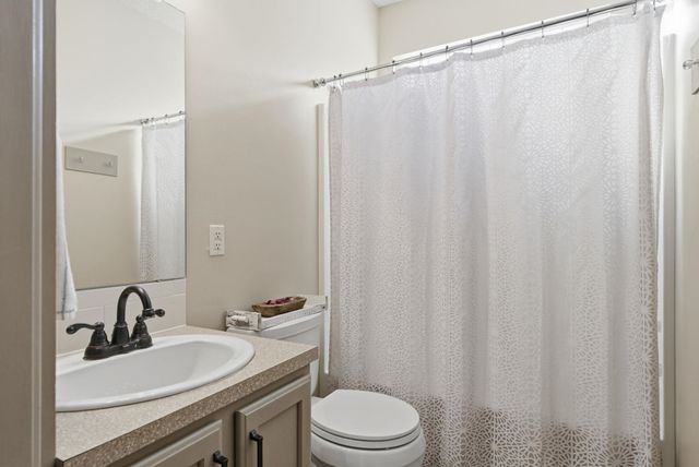 1332 N Lake Edge Cir, Goddard, KS 67052