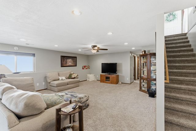 1332 N Lake Edge Cir, Goddard, KS 67052