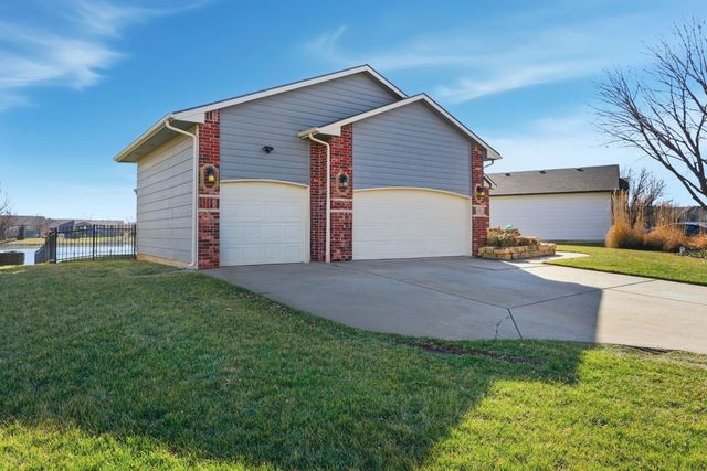 1332 N Lake Edge Cir, Goddard, KS 67052