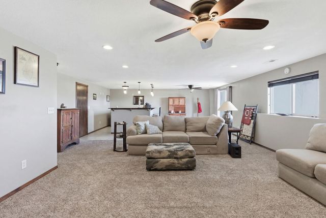 1332 N Lake Edge Cir, Goddard, KS 67052