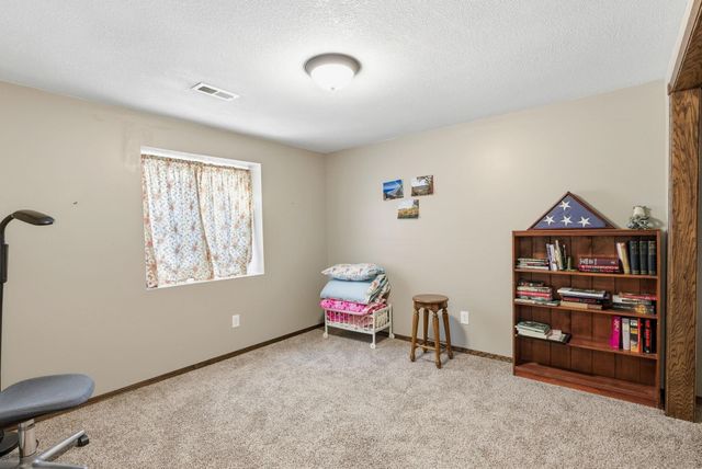 1332 N Lake Edge Cir, Goddard, KS 67052