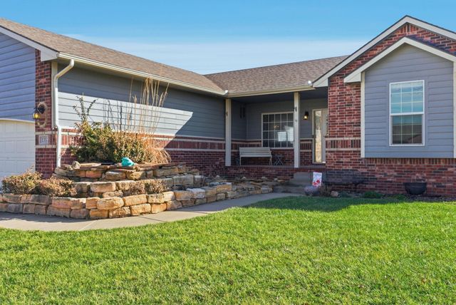 1332 N Lake Edge Cir, Goddard, KS 67052