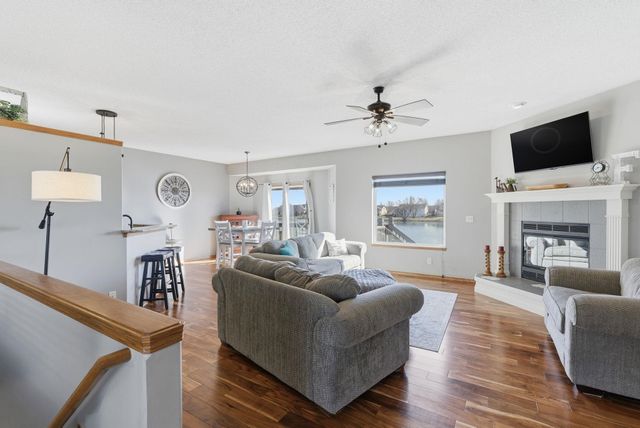 1332 N Lake Edge Cir, Goddard, KS 67052