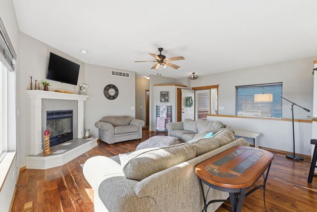 1332 N Lake Edge Cir, Goddard, KS 67052