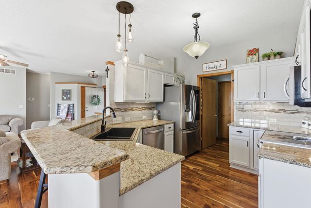 1332 N Lake Edge Cir, Goddard, KS 67052