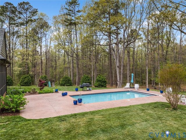 12522 Stagfield Rd, Ashland, VA 23005