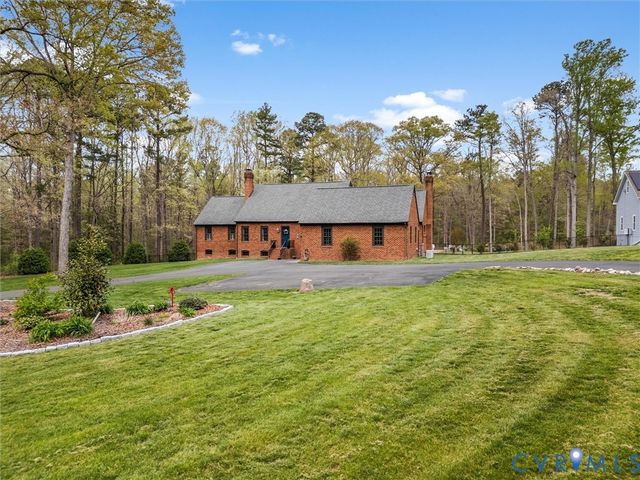 12522 Stagfield Rd, Ashland, VA 23005