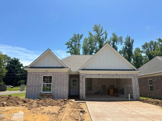 351 Country Garden Drive, Southaven, MS 38671