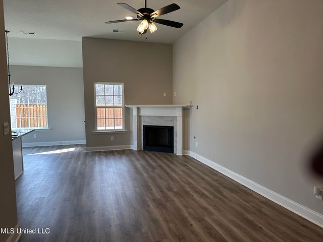 351 Country Garden Drive, Southaven, MS 38671