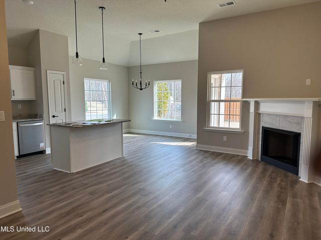 351 Country Garden Drive, Southaven, MS 38671