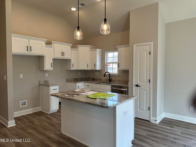 351 Country Garden Drive, Southaven, MS 38671