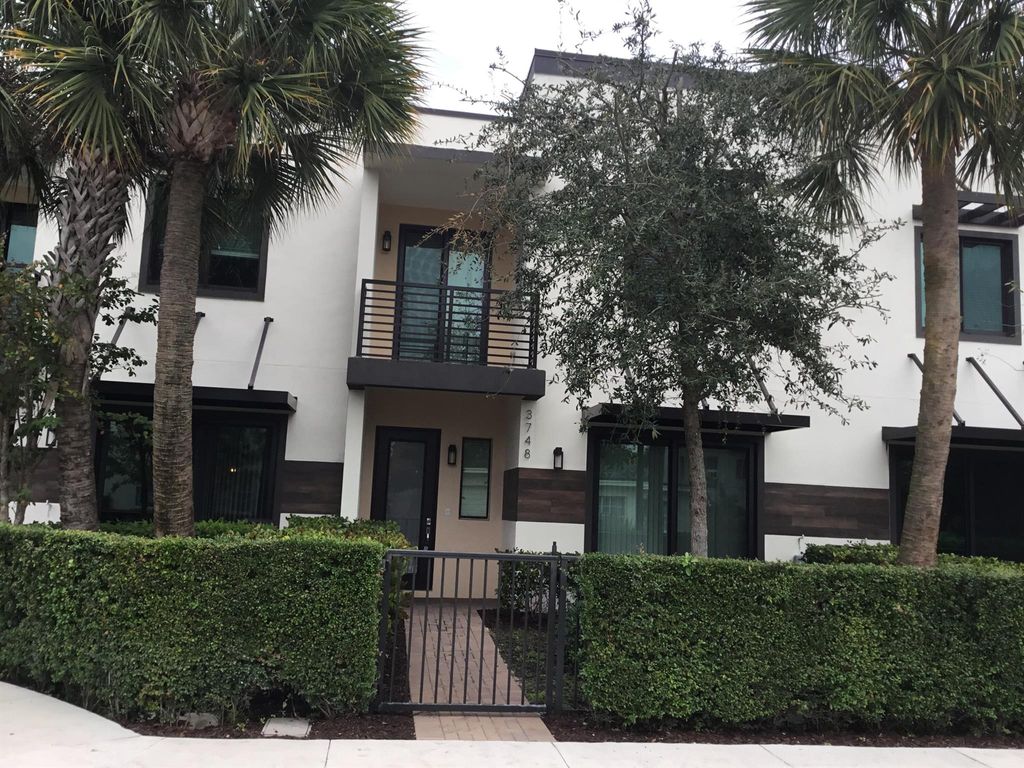 3748 Lambert Avenue, West Palm Beach, FL 33405