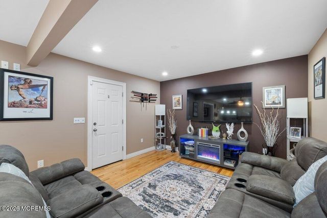 39 Cypress Road, Toms River, NJ 08753