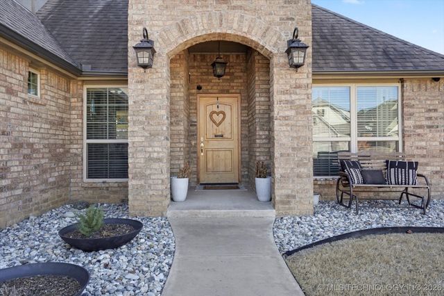 7608 E 82nd Place N, Owasso, OK 74055