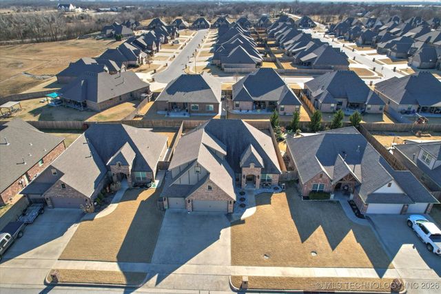 7608 E 82nd Place N, Owasso, OK 74055