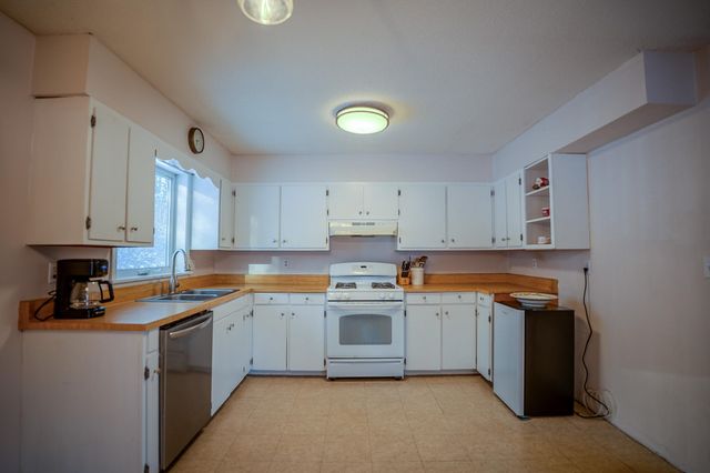 138 Pine Ridge Circle, Lyndon, VT 05851