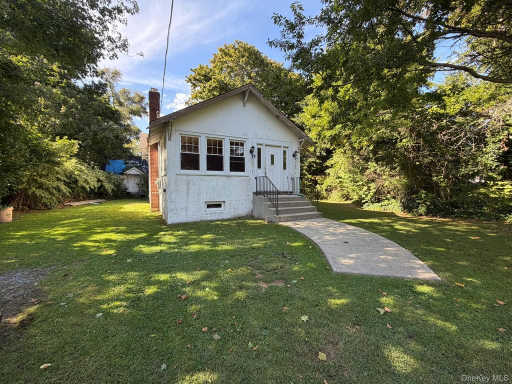 6 Bridle Way, Oakdale, NY 11769 — exterior