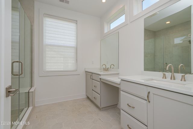12 Linder Court 186, Middletown, NJ 07748