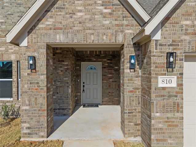 810 Chateau Court, Kingfisher, OK 73750