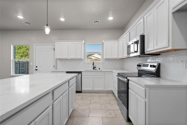 810 Chateau Court, Kingfisher, OK 73750