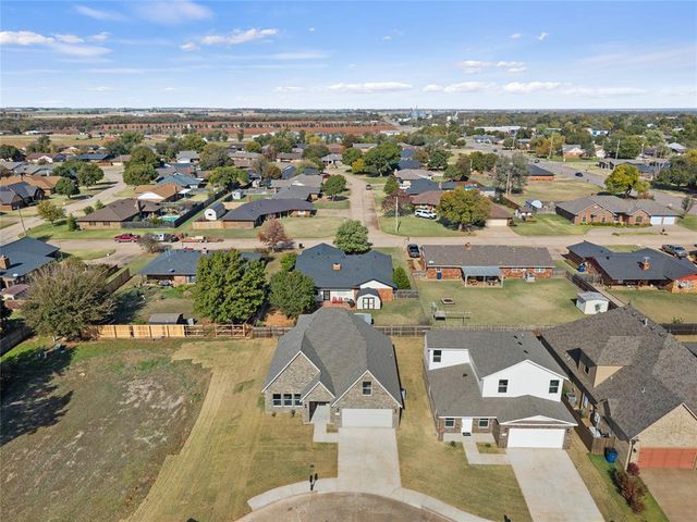 810 Chateau Court, Kingfisher, OK 73750