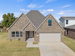 810 Chateau Court, Kingfisher, OK 73750