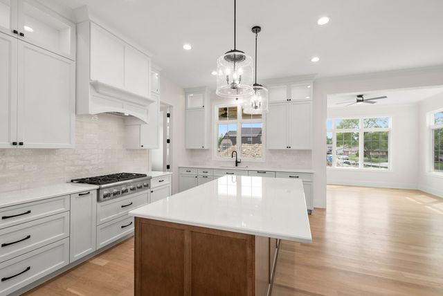 120 W Sauk Trail, Frankfort, IL 60423