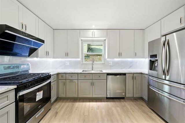 11726 Gardenglen Drive, Houston, TX 77070