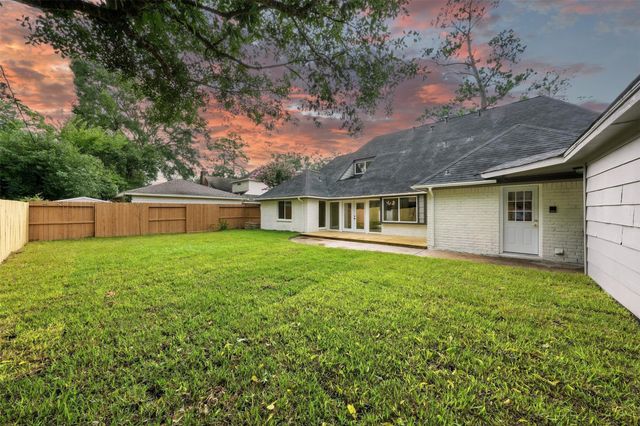 11726 Gardenglen Drive, Houston, TX 77070