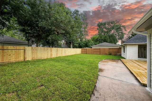 11726 Gardenglen Drive, Houston, TX 77070