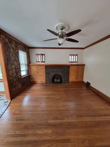 9002 Sheridan Avenue, Brookfield, IL 60513