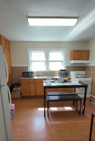9002 Sheridan Avenue, Brookfield, IL 60513