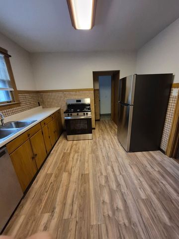 9002 Sheridan Avenue, Brookfield, IL 60513