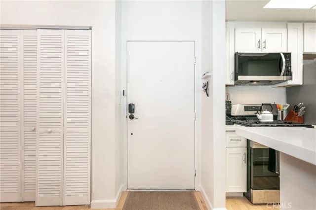 19350 Sherman 124, Reseda, CA 91335