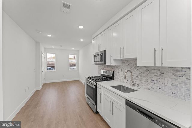 2033 N 9TH ST, Philadelphia, PA 19122