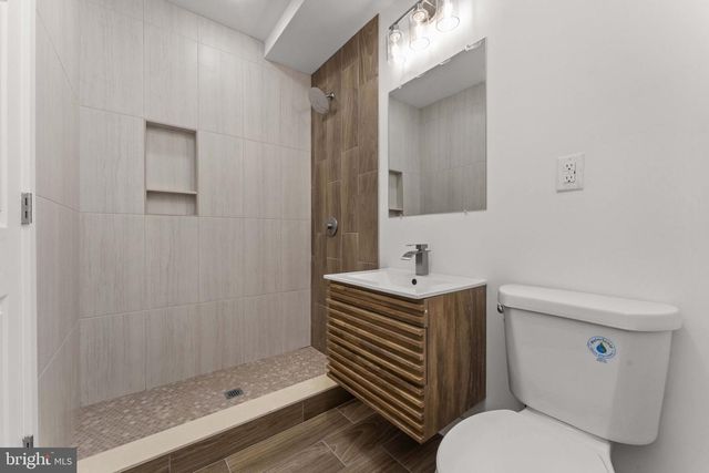 2033 N 9TH ST, Philadelphia, PA 19122