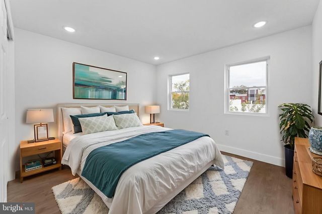 2033 N 9TH ST, Philadelphia, PA 19122