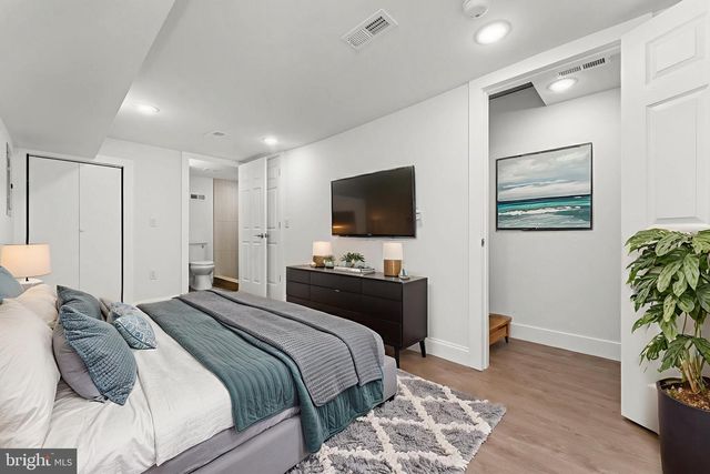 2033 N 9TH ST, Philadelphia, PA 19122