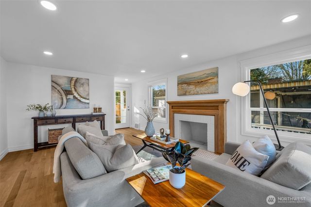 4427 Glenn Way SW, Seattle, WA 98116