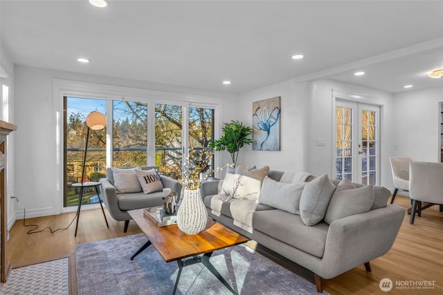 4427 Glenn Way SW, Seattle, WA 98116