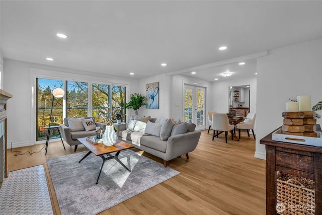 4427 Glenn Way SW, Seattle, WA 98116